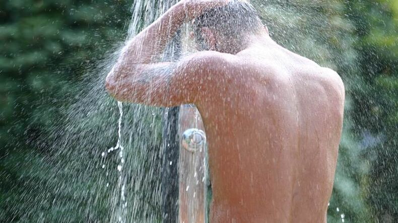 Prysznic kontrastowy pomaga mężczyźnie się rozweselić i zwiększa potencję